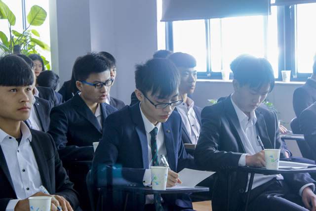 2022年高考成績(jī)不理想，學(xué)什么技術(shù)有好出路？