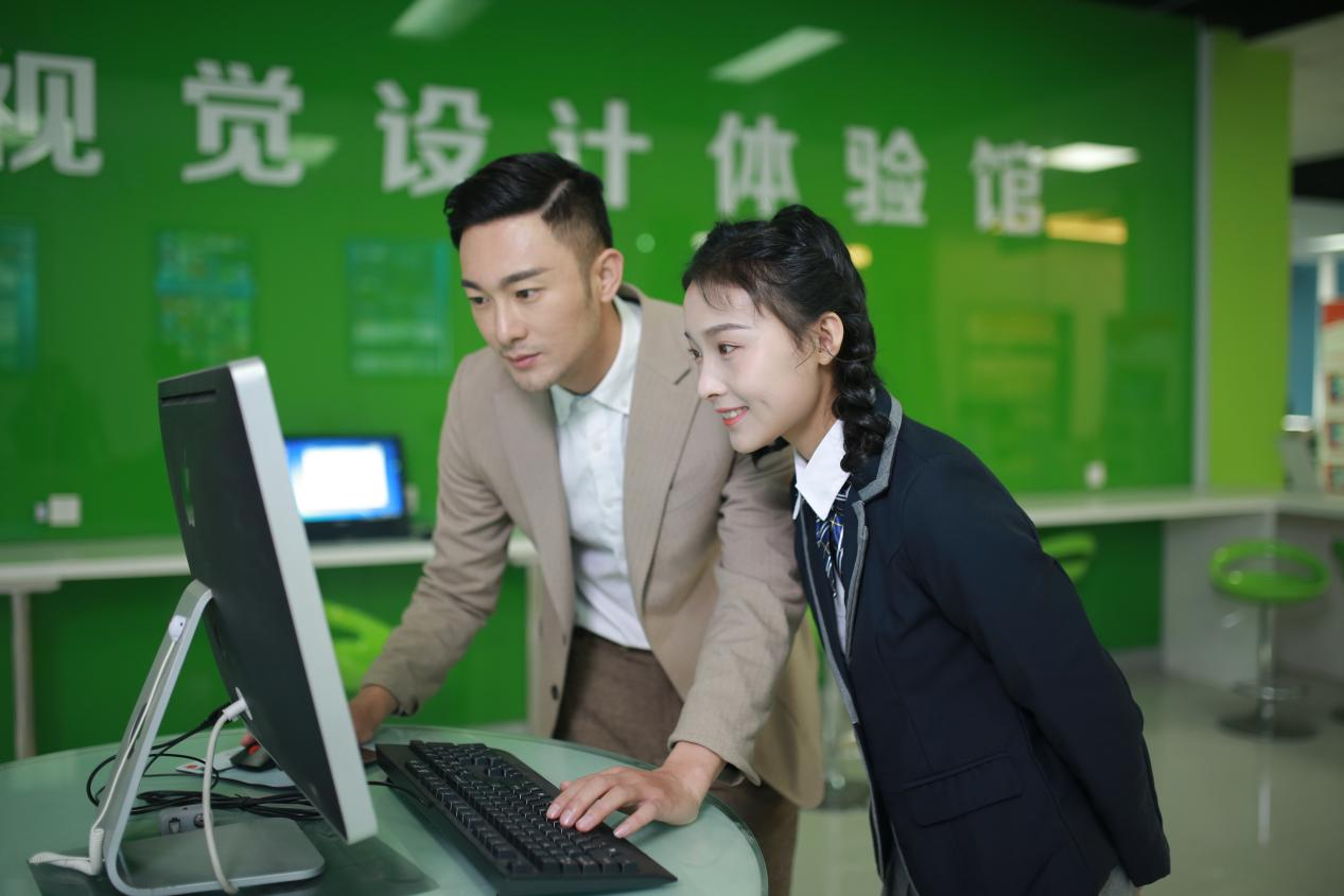 初高中畢業(yè)生適合學(xué)UI設(shè)計，因為他們有這些優(yōu)勢