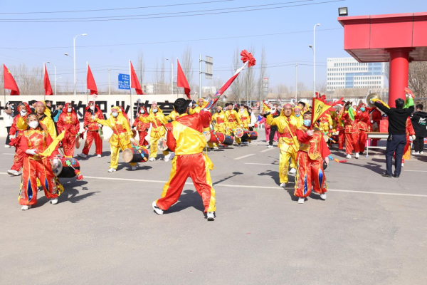社火表演隊(duì)來新華，紅紅火火迎元宵