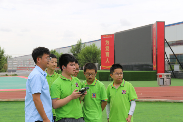 蘭州新華校園無人機體驗 玩轉(zhuǎn)科學(xué) 逐夢藍天