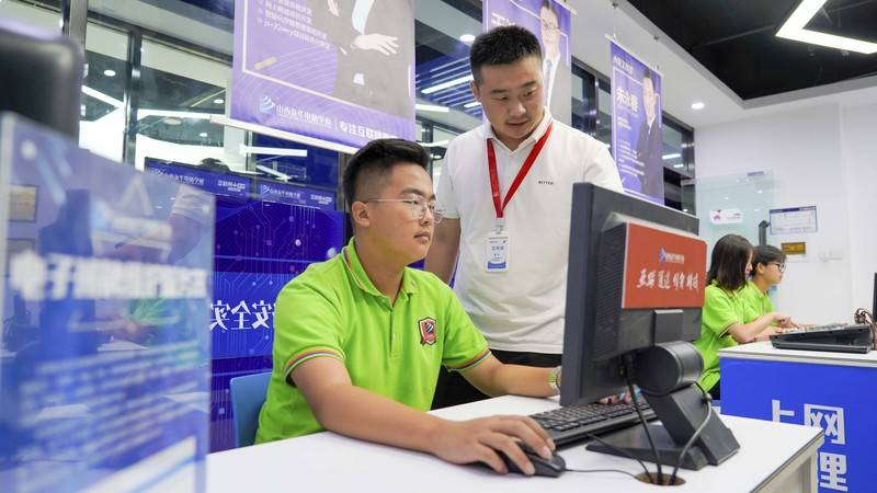 2024年初高中生選什么專業(yè)有前途,世界互聯(lián)網(wǎng)大會為你指點(diǎn)迷津